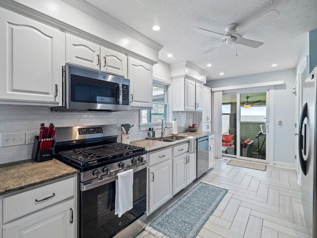 Building Photo - 32414 Lake Rd