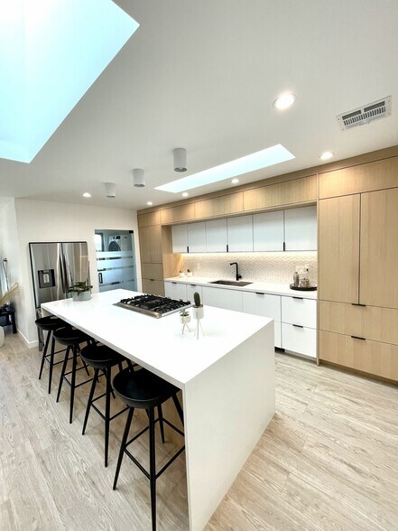 Building Photo - 6143 Carpenter Ave