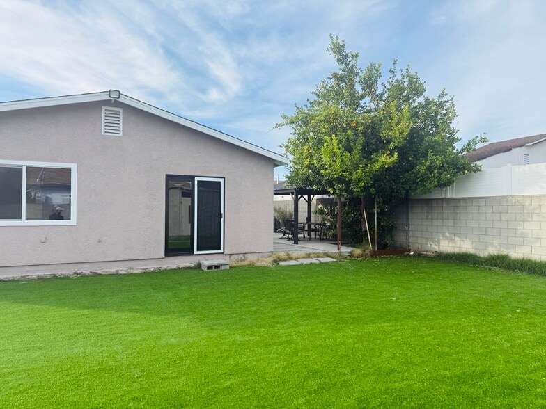 Building Photo - 13032 Glamis St