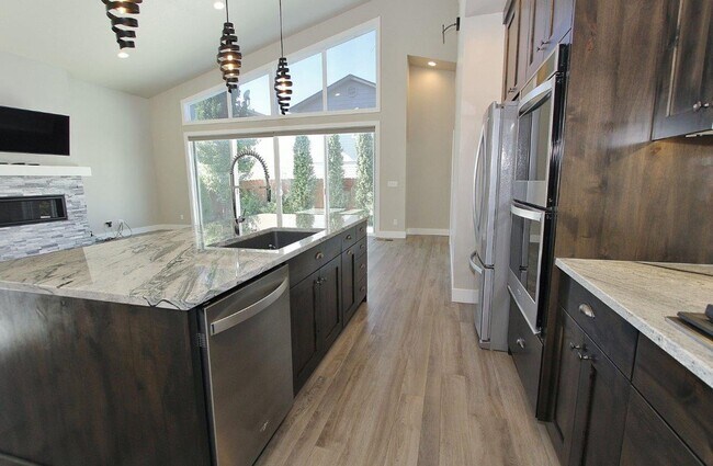 Building Photo - Alluring Beach-Style Home Nestled in SE Boise