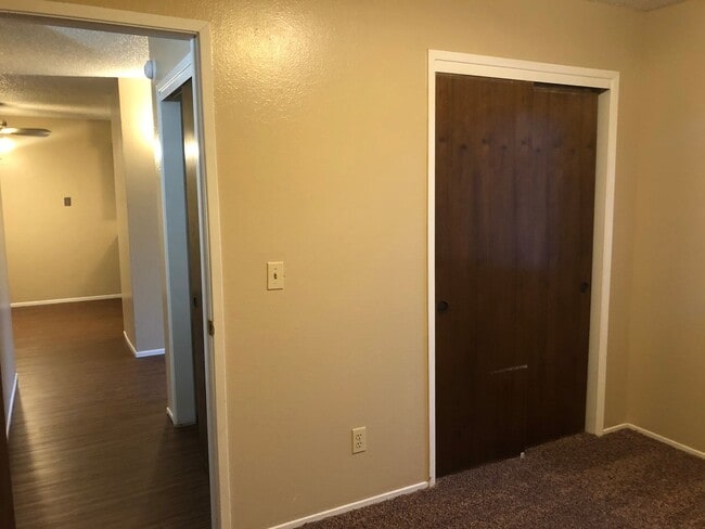 Building Photo - 2515 W Victor Ct