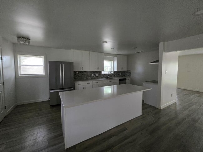 Building Photo - 5822 Reamer St