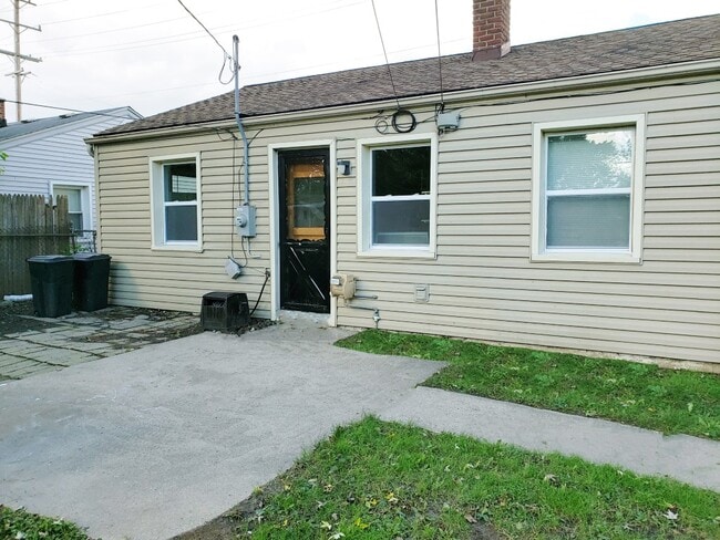 Building Photo - 2803 Normandy Rd