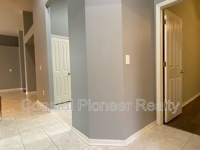 Building Photo - 10542 San Travaso Dr