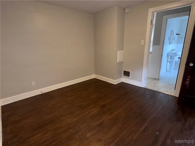 Building Photo - 34 Sunset St