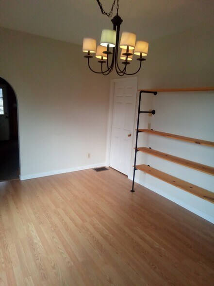 Building Photo - 914 Front St