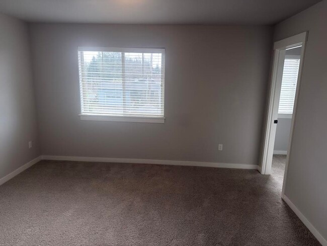 Building Photo - Charming and Sophisticated