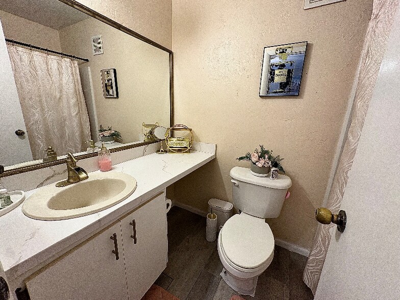 Building Photo - 4000 SW 23rd St