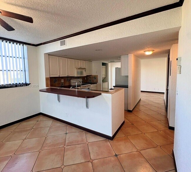 Building Photo - 6575 W Oakland Park Blvd