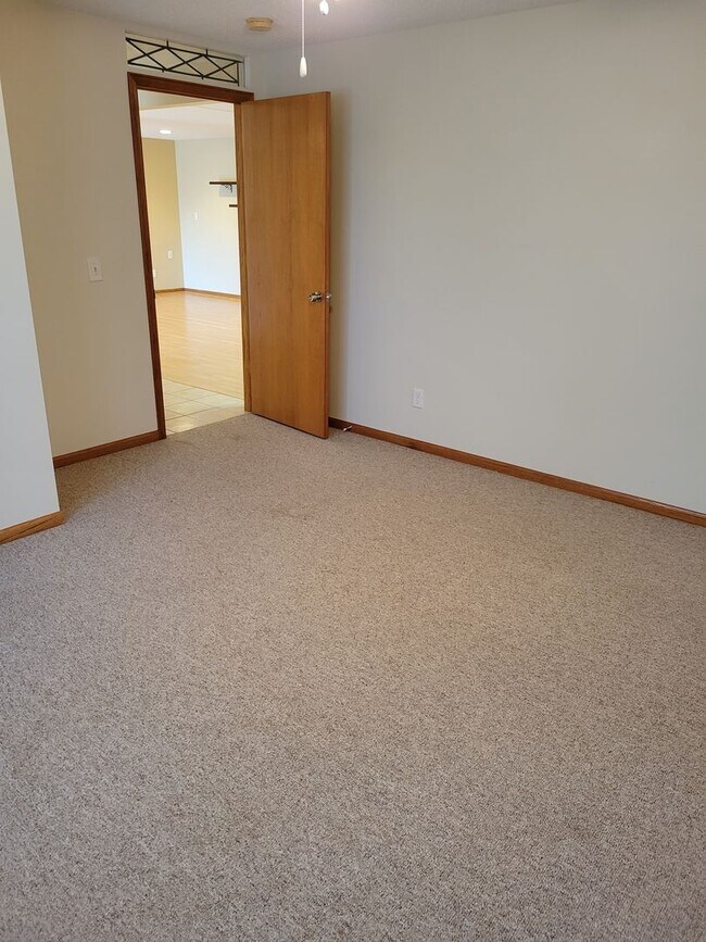 Building Photo - 3 Bedroom Twin Home