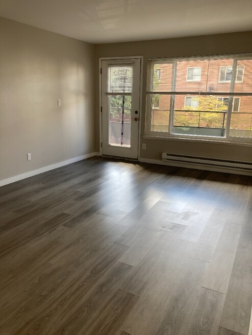 Building Photo - 1215 Queen Anne Ave N