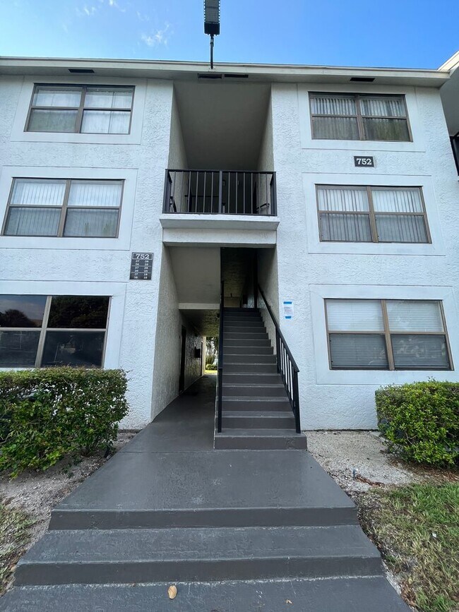 Building Photo - ONE BEDROOM ONE BATHROOM! WATERFRONT COMMU...