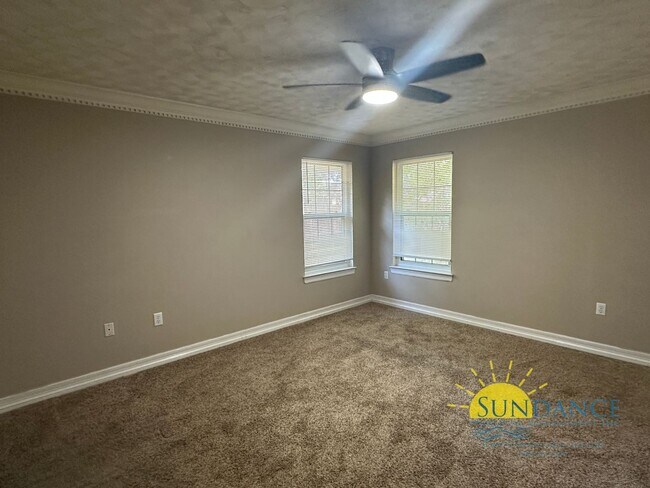 Building Photo - Charming 3-Bedroom Home in Prime Navarre L...