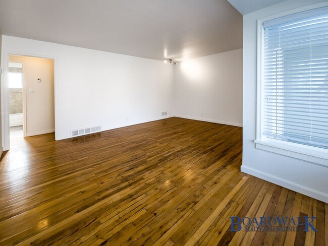 Building Photo - Spacious 4-Bed Home with Basement & Covered Patio