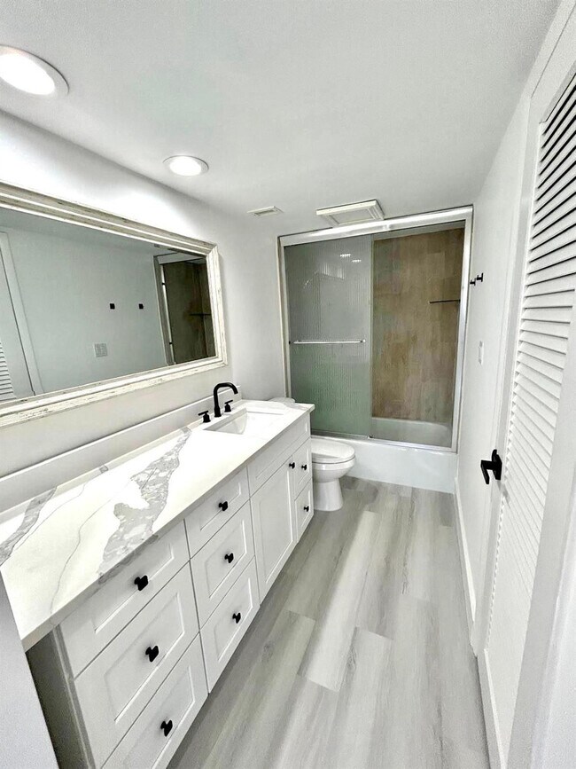 Building Photo - 405 N Ocean Blvd