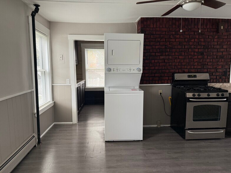 Building Photo - 71 Keeley St