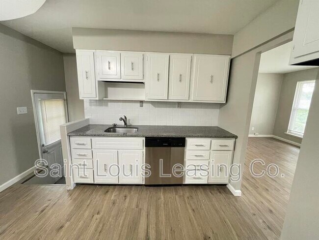 Building Photo - 145 Clearview Dr
