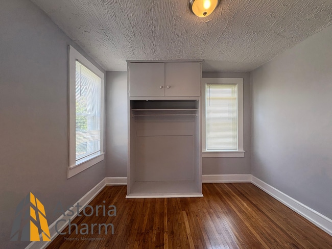 Building Photo - 3-Bedroom Home with Fireplace, Fenced Yard...