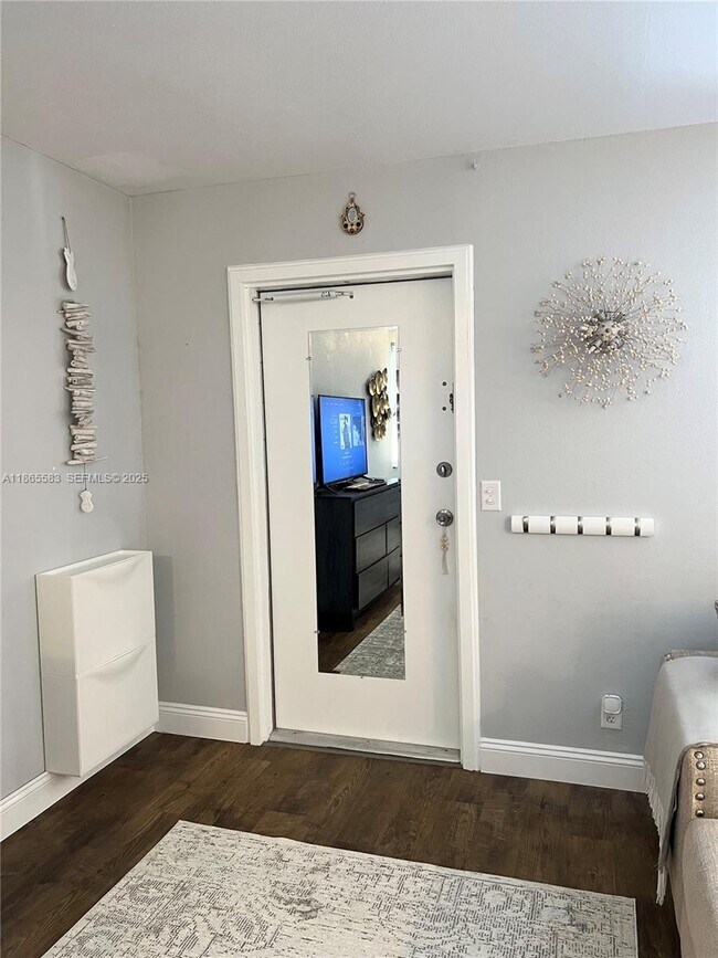 Building Photo - 134 Monaco Ct