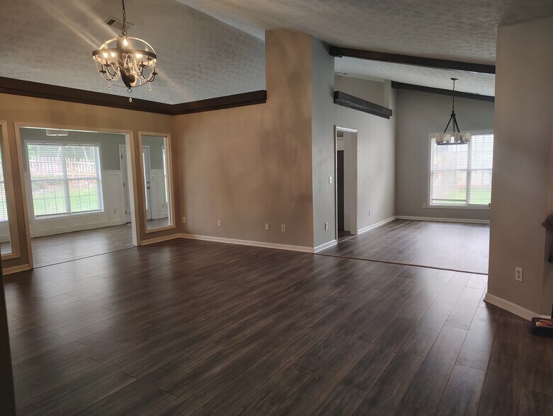 Open family room and dining room - 5679 Post Mill Ct