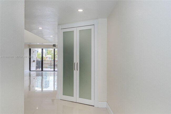 Building Photo - 231 Poinciana Island Dr