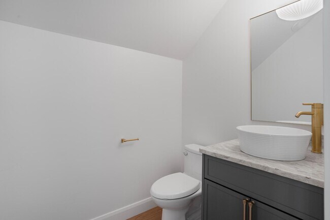 Building Photo - 1008 Manen St