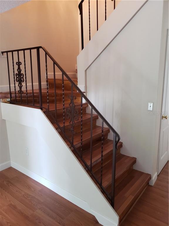 Building Photo - 5930 Village Cir S