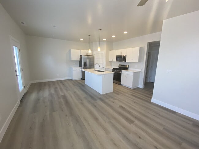 Building Photo - 4138 Baywood Dr