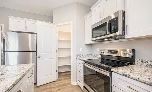 Building Photo - Beautiful 4 bedroom in Blue Springs! Comin...