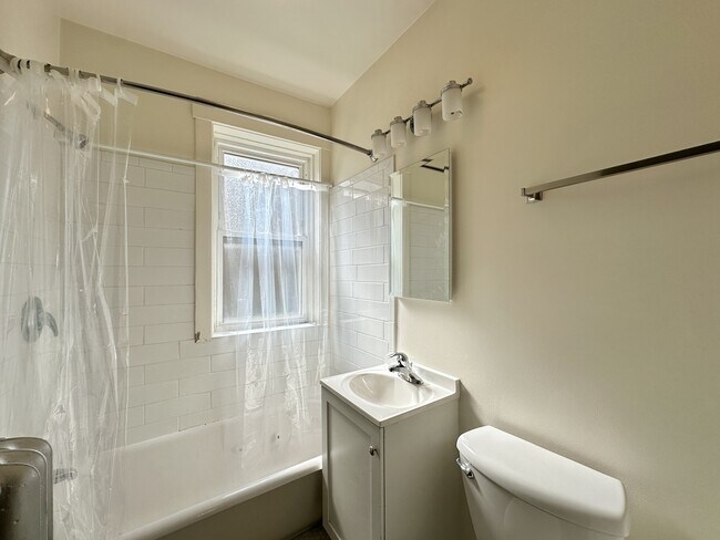 Building Photo - 4311 N Francisco Ave