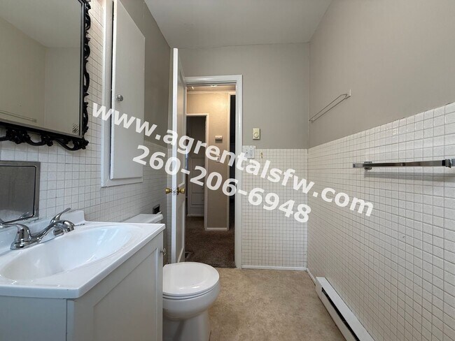 Building Photo - 3 Bedroom House