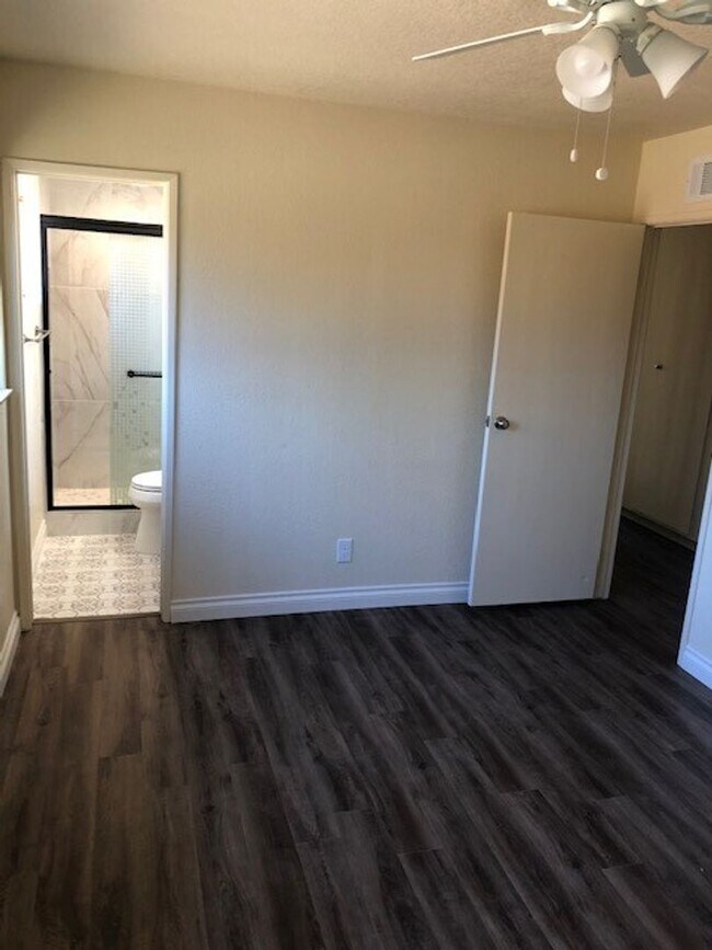 Building Photo - Nicely remodeled 3 bedroom 2 bath home wit...