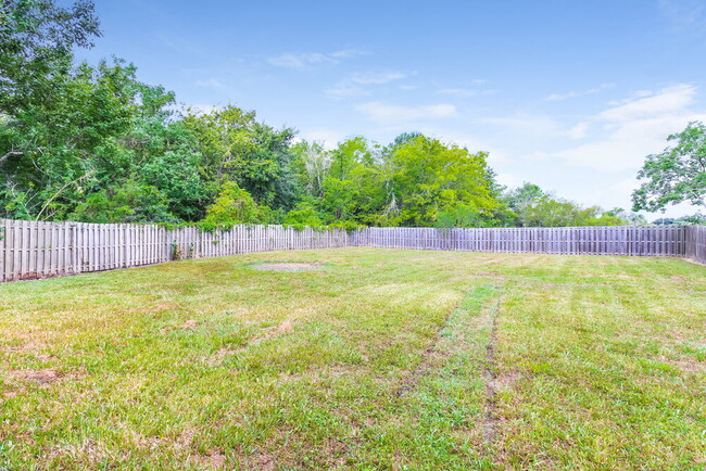 Building Photo - 1719 Ashwood Cir