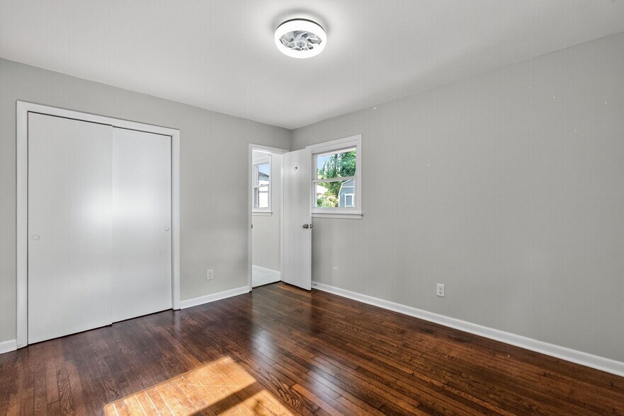 Building Photo - 517 Cooper Rd