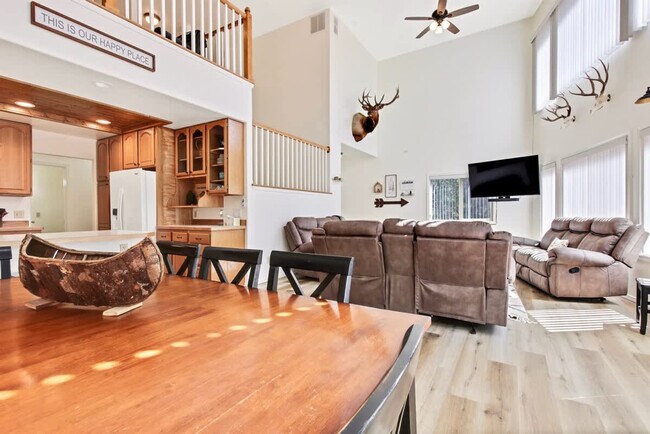 Building Photo - 1496 Pine Ridge Dr