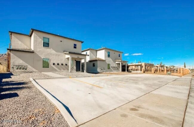 Building Photo - 8945 Robert Dr