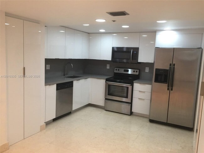 Building Photo - 1717 N Bayshore Dr
