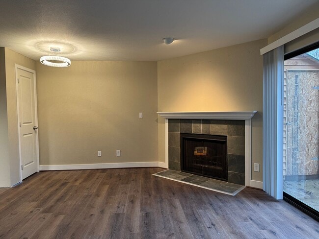 Building Photo - CLICK "REQUEST A TOUR" NOW!