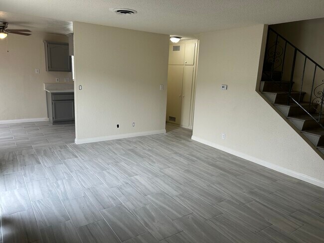 Building Photo - 642 Lemar Park Dr