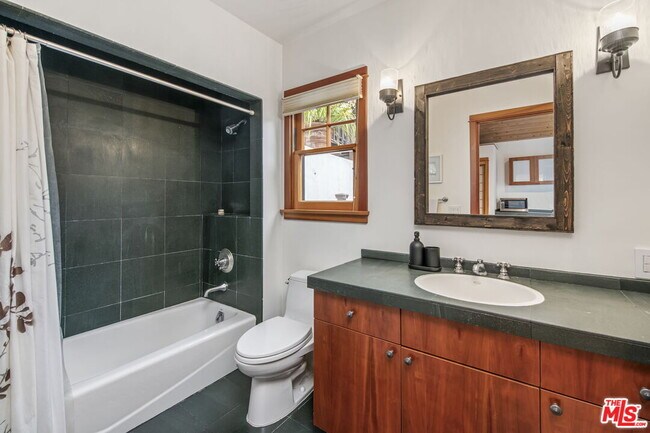 Building Photo - 27 Latimer Rd