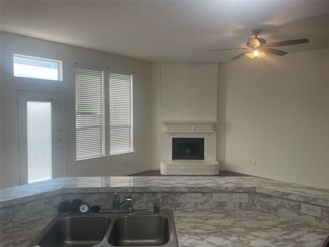 Building Photo - 1825 Kingsbrook Trail