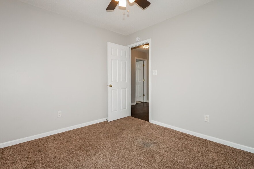 Building Photo - 10316 Cottage Oaks Dr