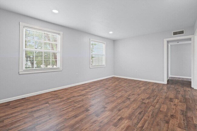 Building Photo - SUMMERVILLE CONDO