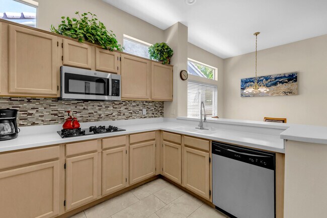 Building Photo - 37468 Westridge Ave