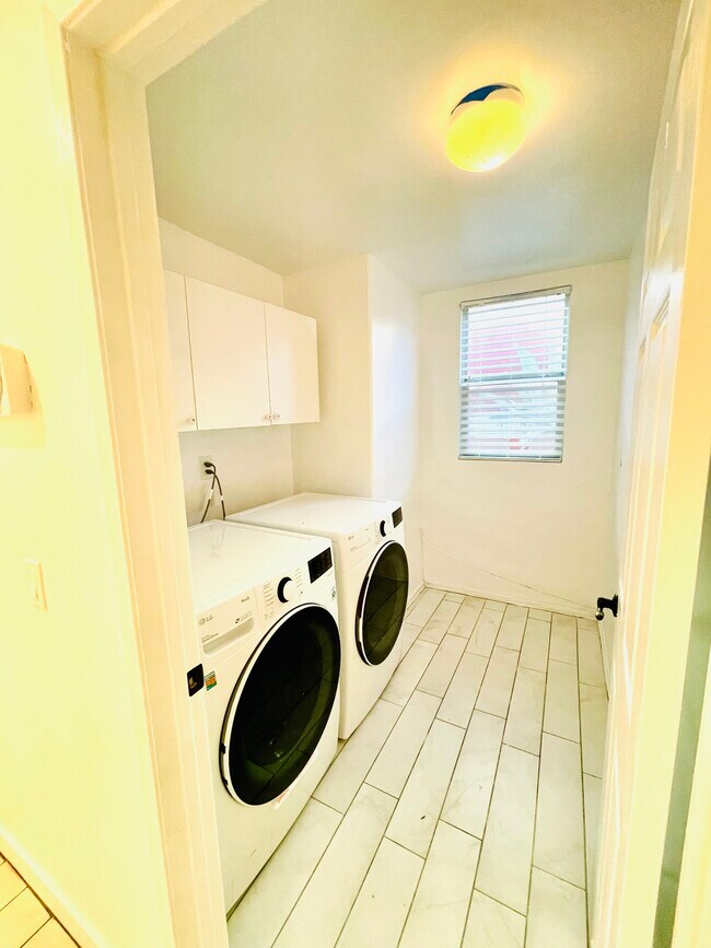 Building Photo - 38343 Bonino Dr