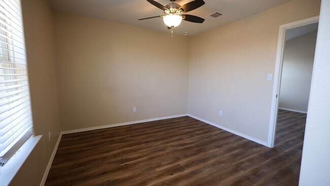 Building Photo - Spacious 5 Bedroom Home in Reserve at Westcreek