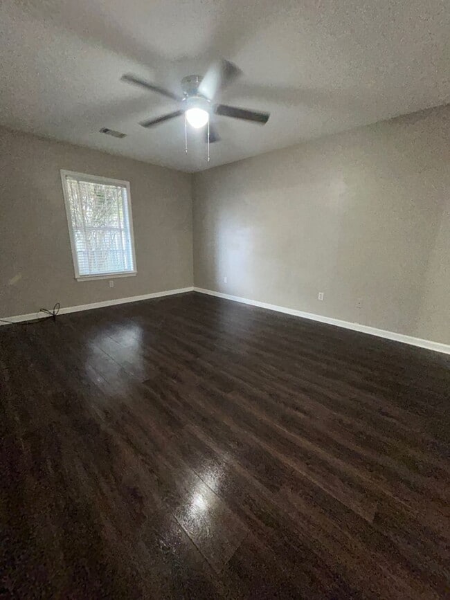 Building Photo - 122 Red Coat Ln