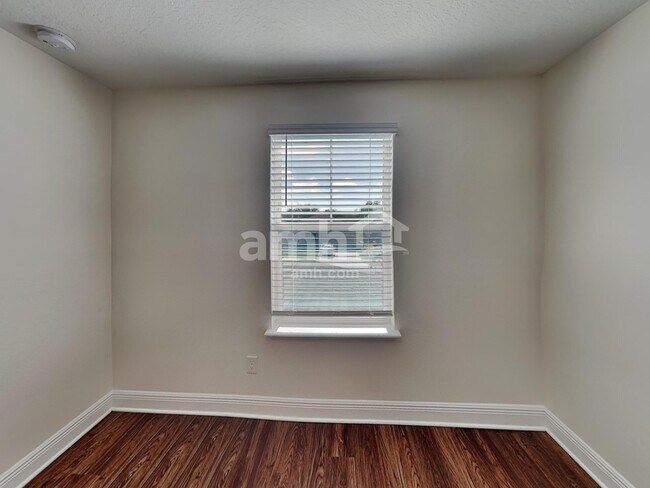 Building Photo - 1158 Sky Lks Dr