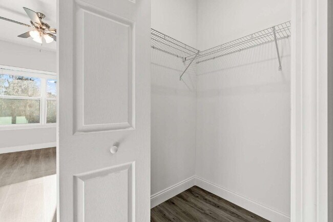 Building Photo - Nearly New 4BR Home Available Now in SW Ocala