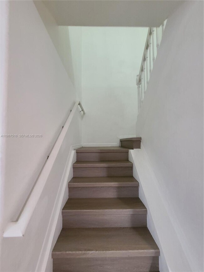 Building Photo - 3071 Riverside Dr